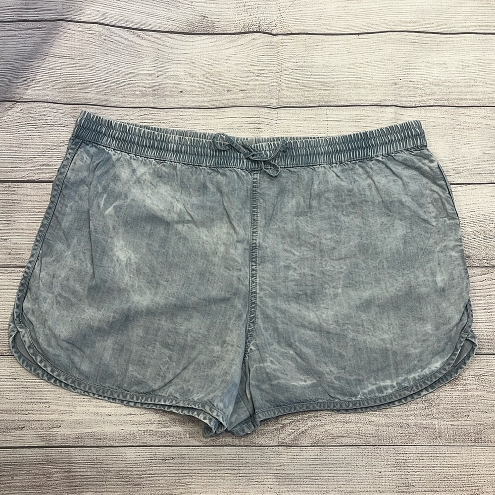 Juicy Couture Women's  Light Blue Wash Shorts | Size XL